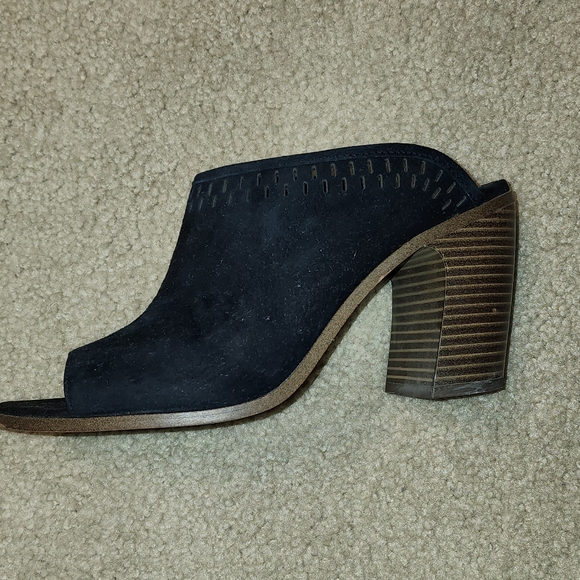 Vince Camuto Black Lyx Suede - Picture 4 of 5